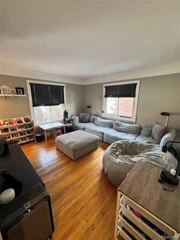 27277 Leroy Street, Roseville, MI 48066