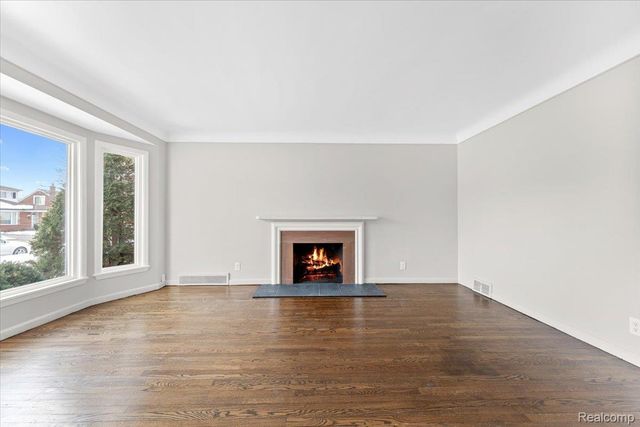 6740 Larme Avenue, Allen Park, MI 48101