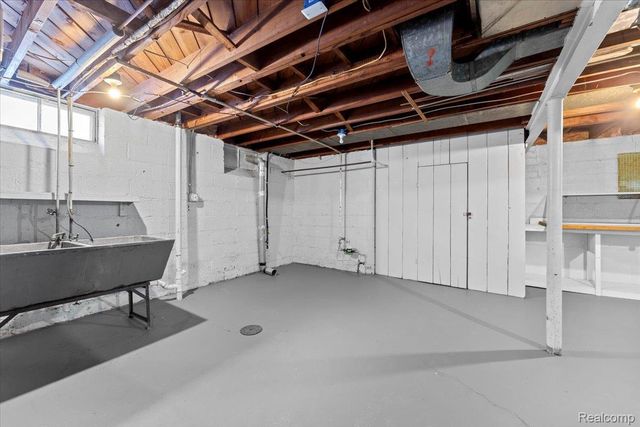 6740 Larme Avenue, Allen Park, MI 48101