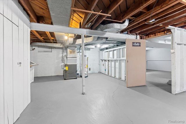 6740 Larme Avenue, Allen Park, MI 48101