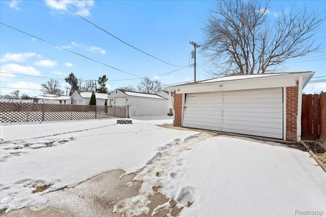 6740 Larme Avenue, Allen Park, MI 48101