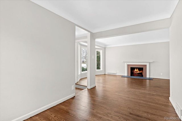 6740 Larme Avenue, Allen Park, MI 48101