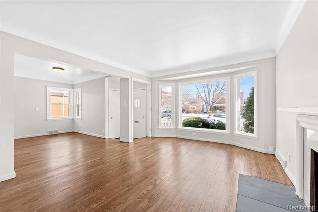 6740 Larme Avenue, Allen Park, MI 48101