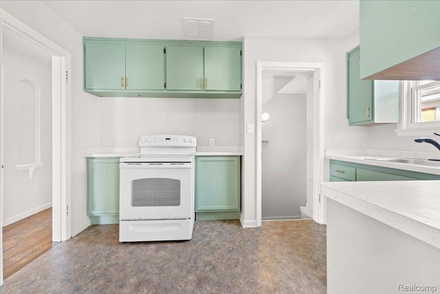 6740 Larme Avenue, Allen Park, MI 48101