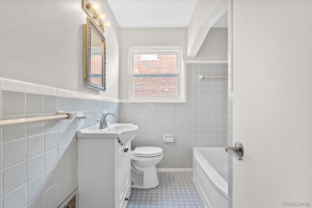 6740 Larme Avenue, Allen Park, MI 48101