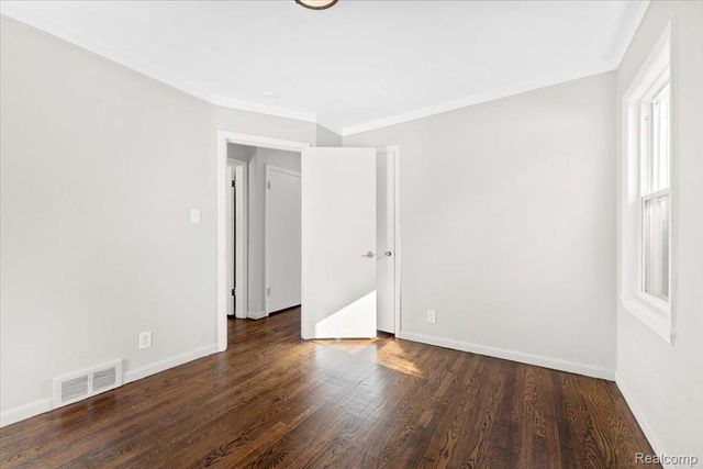 6740 Larme Avenue, Allen Park, MI 48101