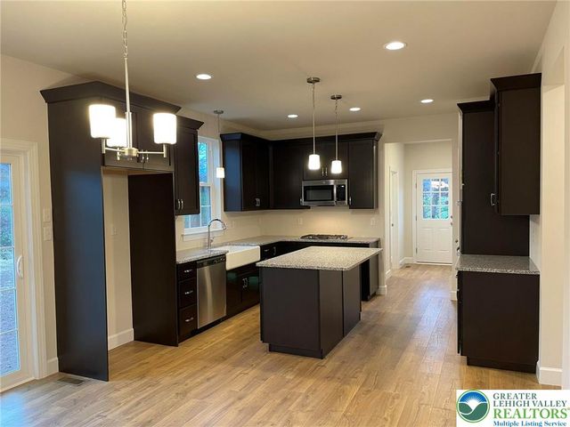 5043 Chapmans Road, South Whitehall Twp, PA 18104