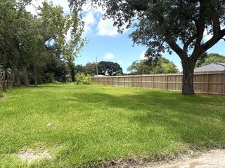 2930 3rd Avenue N, Texas City, TX 77590