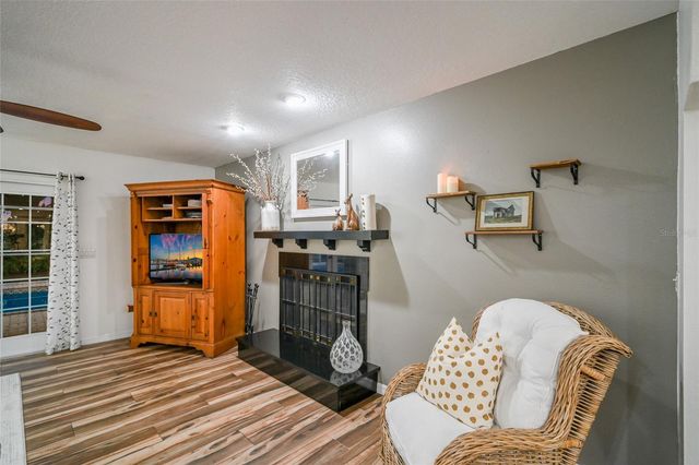 1516 FOX CREEK DRIVE, Sarasota, FL 34240