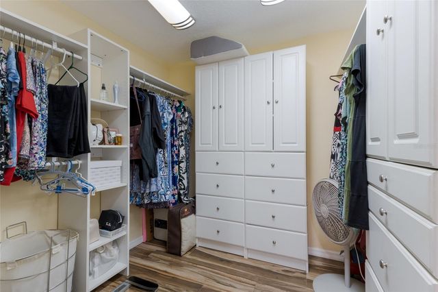 1516 FOX CREEK DRIVE, Sarasota, FL 34240