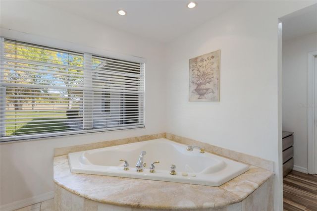 1516 FOX CREEK DRIVE, Sarasota, FL 34240