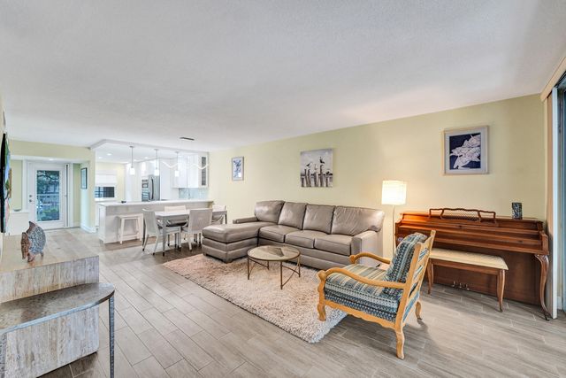 3145 NE 48th Court 215, Lighthouse Point, FL 33064