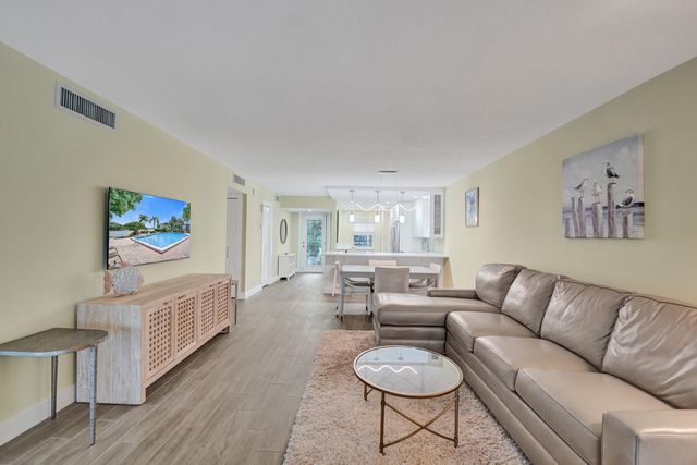 3145 NE 48th Court 215, Lighthouse Point, FL 33064