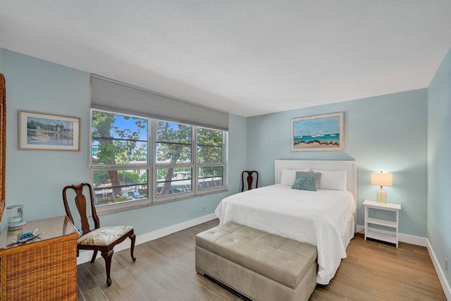 3145 NE 48th Court 215, Lighthouse Point, FL 33064