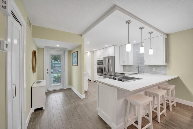 3145 NE 48th Court 215, Lighthouse Point, FL 33064