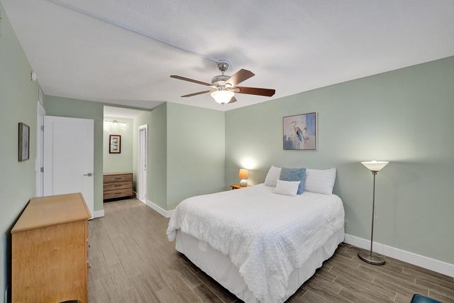 3145 NE 48th Court 215, Lighthouse Point, FL 33064