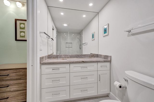 3145 NE 48th Court 215, Lighthouse Point, FL 33064