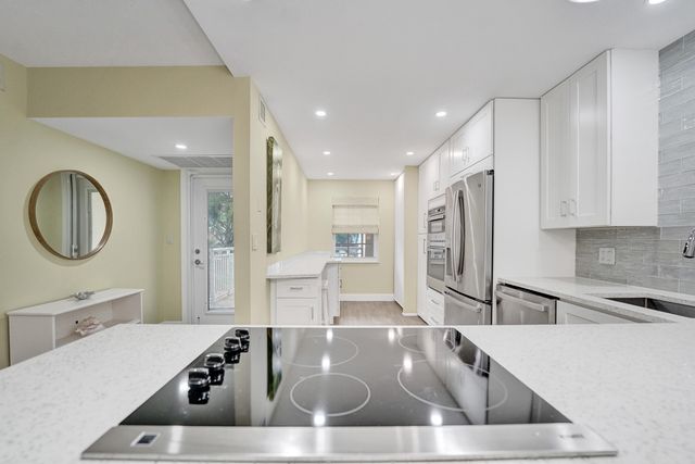 3145 NE 48th Court 215, Lighthouse Point, FL 33064