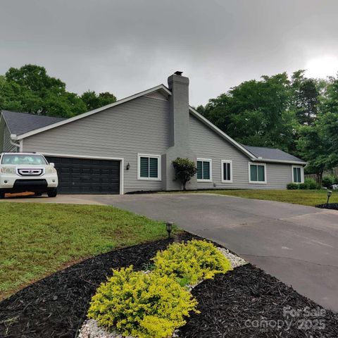 9327 Hunting Court, Matthews, NC 28105