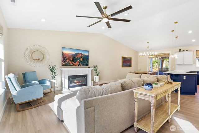 3237 Hilberg, Clinton, WA 98236