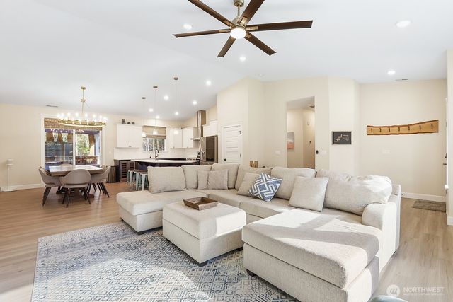 3237 Hilberg, Clinton, WA 98236