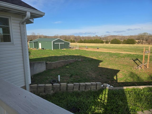 18877 E 1200 Road, Stockton, MO 65785