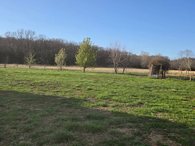 18877 E 1200 Road, Stockton, MO 65785