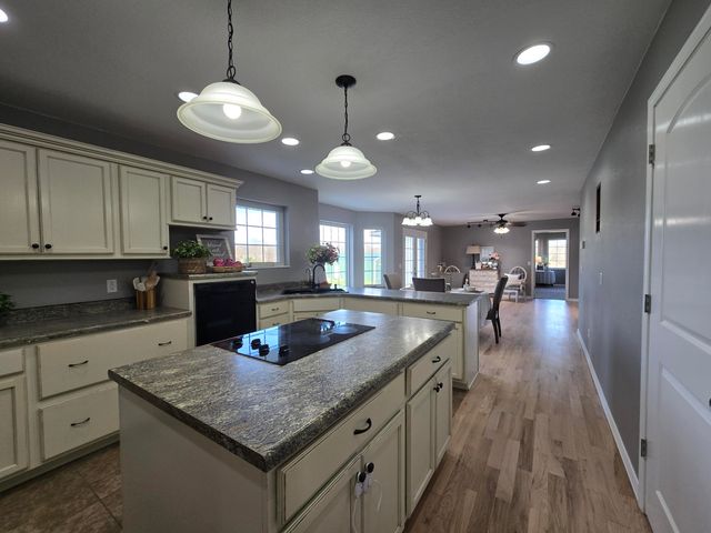 18877 E 1200 Road, Stockton, MO 65785