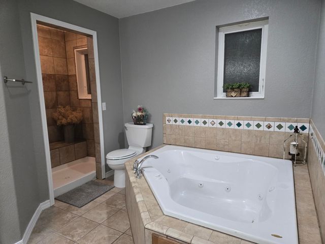 18877 E 1200 Road, Stockton, MO 65785