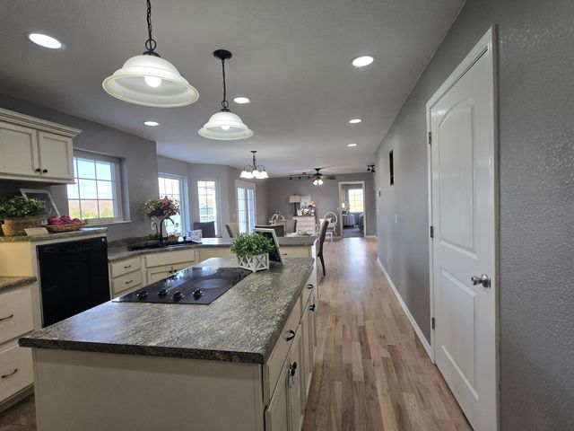 18877 E 1200 Road, Stockton, MO 65785