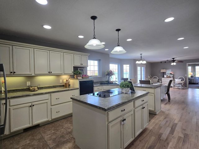 18877 E 1200 Road, Stockton, MO 65785