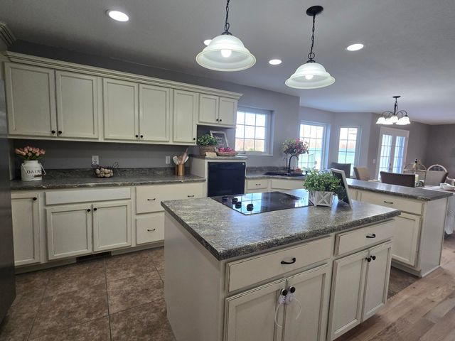 18877 E 1200 Road, Stockton, MO 65785