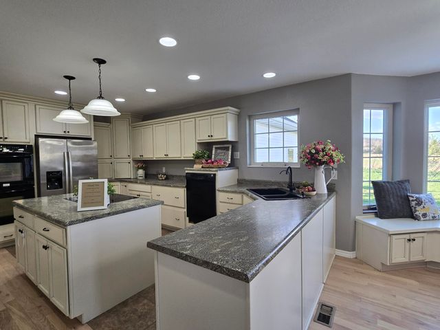 18877 E 1200 Road, Stockton, MO 65785