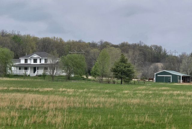 18877 E 1200 Road, Stockton, MO 65785