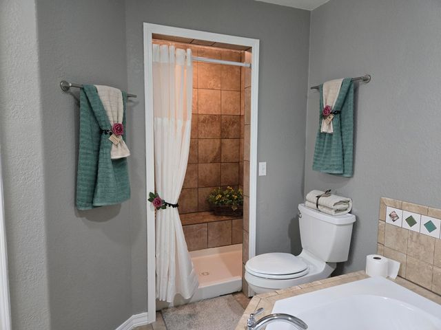 18877 E 1200 Road, Stockton, MO 65785