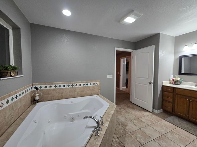 18877 E 1200 Road, Stockton, MO 65785