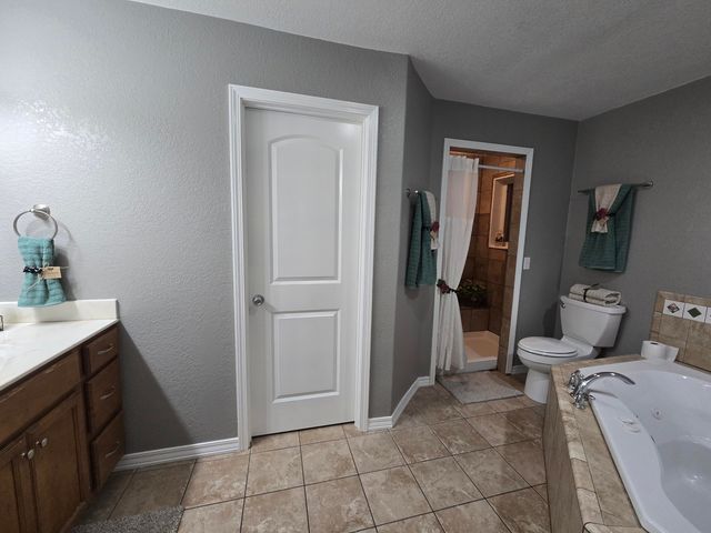 18877 E 1200 Road, Stockton, MO 65785