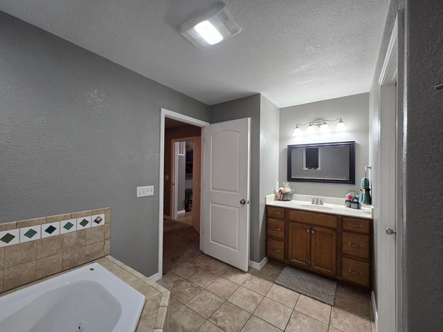 18877 E 1200 Road, Stockton, MO 65785