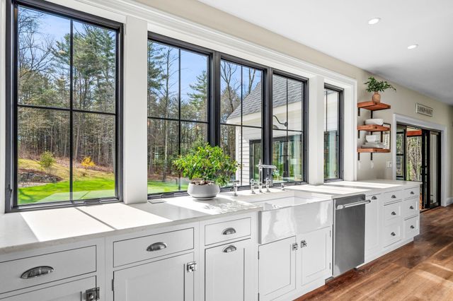24 Old Stage Road, Hampton Falls, NH 03844
