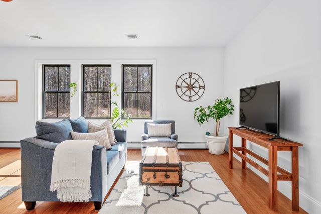 24 Old Stage Road, Hampton Falls, NH 03844
