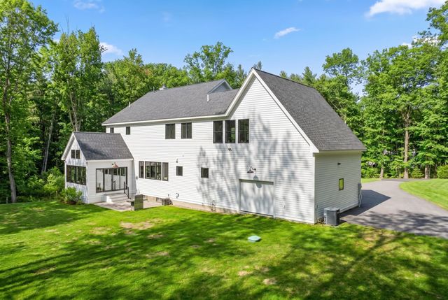 24 Old Stage Road, Hampton Falls, NH 03844