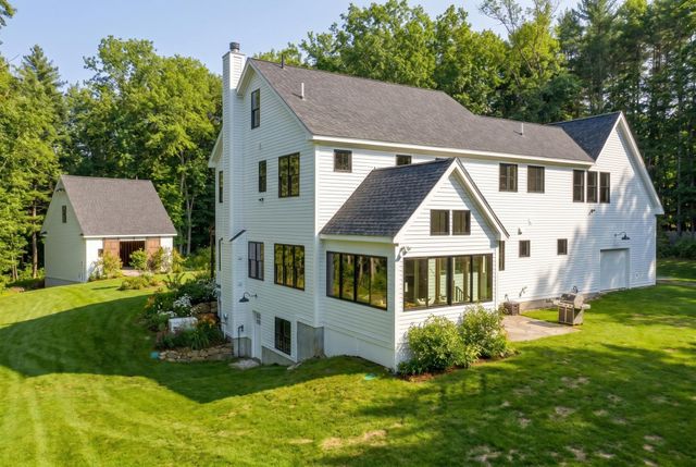 24 Old Stage Road, Hampton Falls, NH 03844