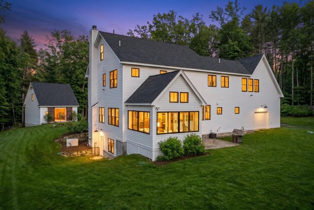 24 Old Stage Road, Hampton Falls, NH 03844