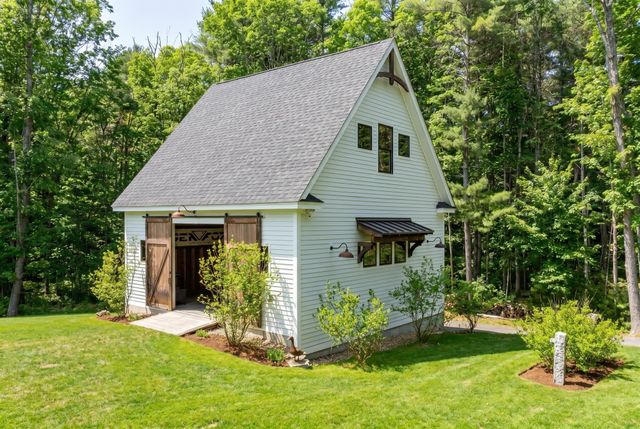 24 Old Stage Road, Hampton Falls, NH 03844