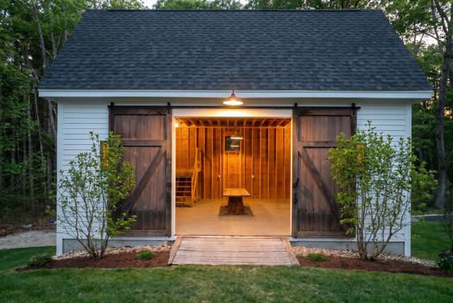 24 Old Stage Road, Hampton Falls, NH 03844