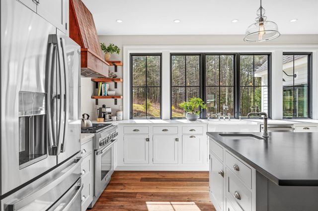 24 Old Stage Road, Hampton Falls, NH 03844
