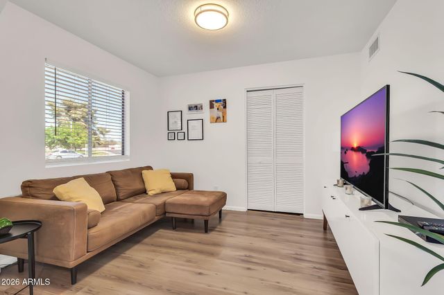 203 E Desert Lane, Gilbert, AZ 85234