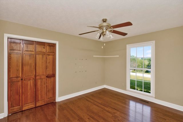 505 Lakeside Dr, Springfield, TN 37172