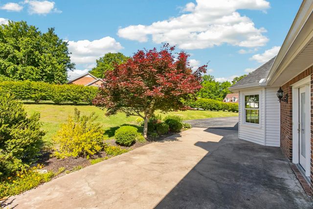 505 Lakeside Dr, Springfield, TN 37172
