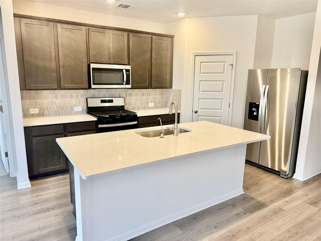 478 El Capitan LOOP, Dripping Springs, TX 78620